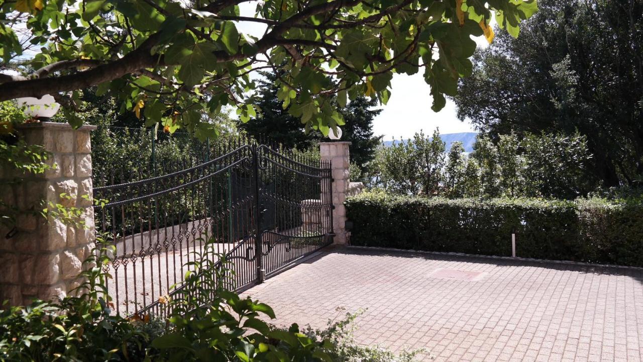 Apartmani Lili 诺维·维诺多尔斯基 外观 照片