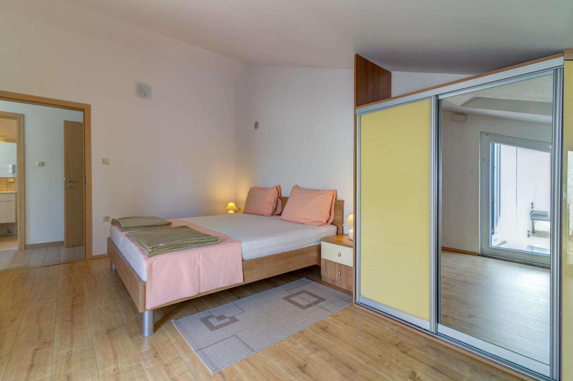 Apartmani Lili 诺维·维诺多尔斯基 外观 照片
