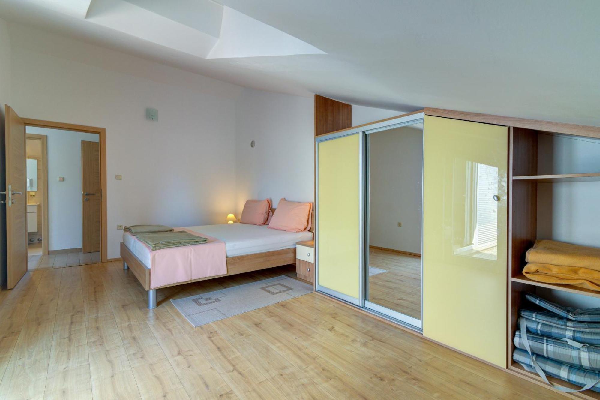Apartmani Lili 诺维·维诺多尔斯基 外观 照片